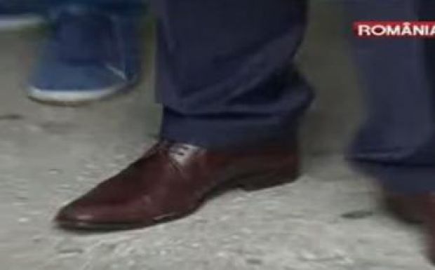 Látott már szakadt cipőjű román csúcspolitikust?