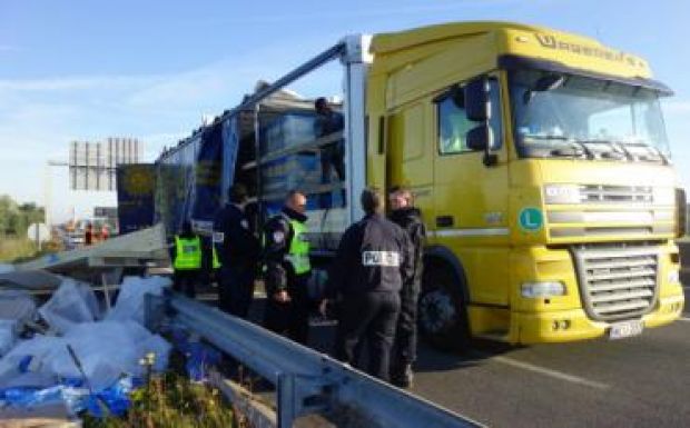 Magyar kamionban halt meg egy iraki migráns Calais-nál