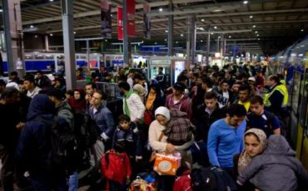 Egy hónap alatt 169 408 migráns érkezett Bajorországba