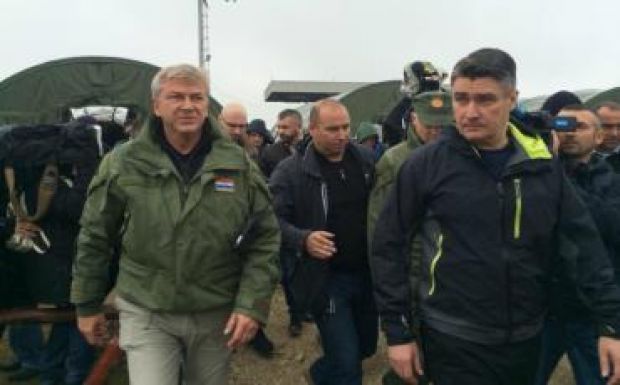 A horvát kormányfő nem akar „szégyenletes falat” látni a magyar határon