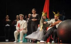 Az árnyékkal kezdődik az évad a kolozsvári színházban