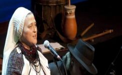 Budapesten népszerűsíti a csángó kultúrát Petrás Mária