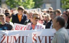 A többségi nyelv oktatása miatt sztrájkolnak a litvániai lengyel iskolák tanulói