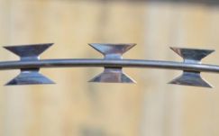 Spanyolországban gyártották a magyar-szerb határon kiépített drótkerítést 