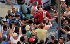 Pattanásig feszült a helyzet a budapesti Keleti pályaudvarnál