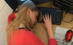 Helyettesíthetik a kávét a cicás videók