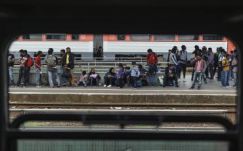 További menekültek indultak el az osztrák határ felé