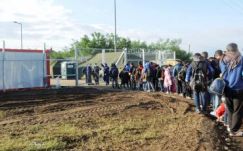 Hullámokban érkeznek a menekültek Szerbiából Magyarországra