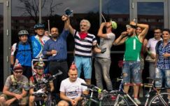 „Üljön sokáig!” – megünnepelték Oprescu letartóztatását a bukaresti kerékpárosok