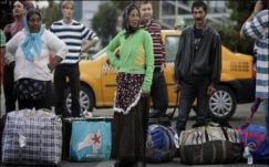 Nagylelkű ajánlatot tett a francia állam a kolduló romáknak