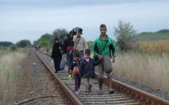 Migránsok egy csoportja kitört a röszkei gyűjtőpontról