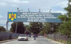 Így nézhetne ki a román kormány menekültellenes óriásplakátja