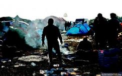 Sosem látott menekülttömeget várnak Röszkére