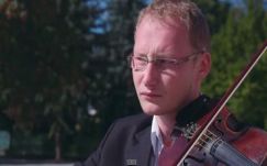 Ezzel a videóval népszerűsíti főtéri zeneprojektjét Sepsiszentgyörgy