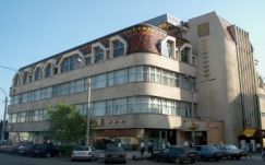 Lezuhant egy férfi a sepsiszentgyörgyi Sugás áruház harmadik emeletéről