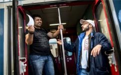 Szerbiában eddig nem találtak biztonsági kockázatot jelentő embereket a menekültek között