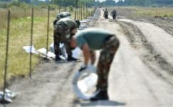 Már 3800 katona van a magyar-szerb határnál