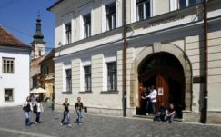 Megduplázták a kreditek árát a Sapientián