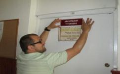 Eltávolították a kétnyelvű iskolai feliratokat Marosvásárhelyen