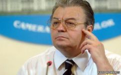Nem ravatalozhatják fel Corneliu Vadim Tudor koporsóját a szenátusban