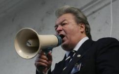 Egy szélsőséges nacionalistától búcsúzik Románia – ki volt Corneliu Vadim Tudor?