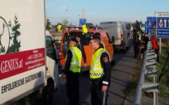 Az osztrák határellenőrzés miatt bedugult a magyar-osztrák határ