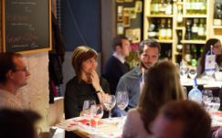 Borkóstolás közben ismerkedtek fiatalok és vállalkozók