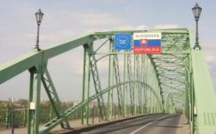 Szlovákia lezárhatja az esztergomi és a komáromi Duna-hidakat?