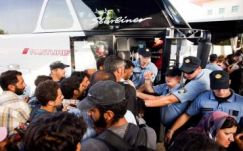 Most Horvátországból özönlik el a menekültek Magyarországot