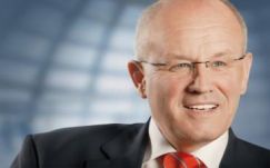 Volker Kauder: nem lehet bírálni Orbánt a külső határok ellenőrzése miatt