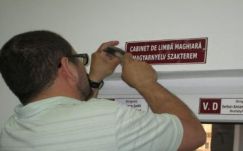 Nem kell büntetést fizetniük a kétnyelvű feliratokért a CEMO önkénteseinek