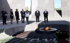 Az örmény nép tragédiájára emlékezett Borbély László Jerevánban