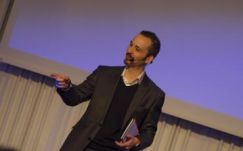 Két lábon járó IP-címek leszünk a Forbes szerint