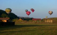 Ezen a hétvégén tartják a hőlégballonok fesztiválját Vármezőn