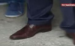 Látott már szakadt cipőjű román csúcspolitikust?