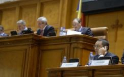 Szavaz a parlament: bukik a Ponta-kormány?  