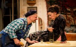 Víg hétfő a Nemzetiségi Színházak Kollokviumán