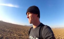 Ejtőernyős ugrás közben meghalt az MTV extrémsportoló sztárja