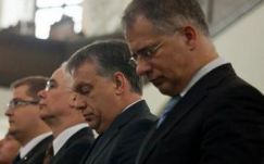 Csűry István imával támogatná Orbán Viktor menekültpolitikáját