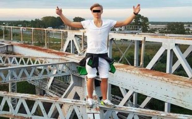 Egy tizenhét éves fiú a szelfizés újabb áldozata