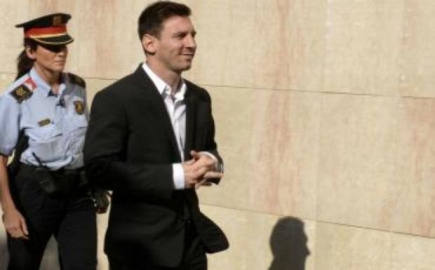 Huszonkét hónap börtönbüntetést kértek Messire