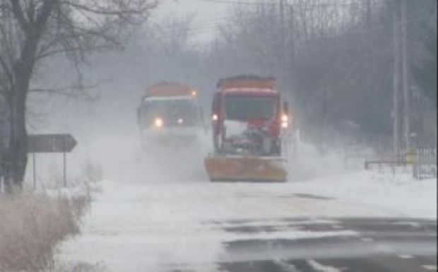 Máris fennakadásokat okoz a közlekedésben a korán jött hó