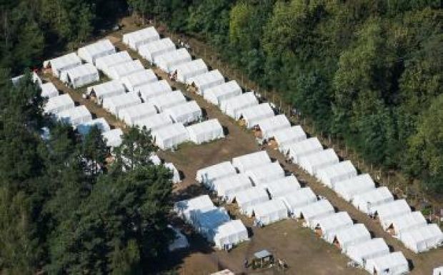 Németországban legalább 42 ezer menedékkérő él sátrakban