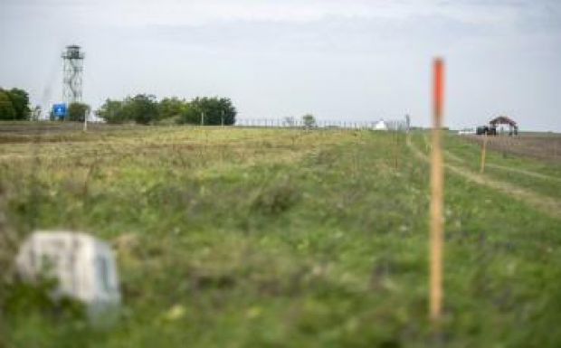 Egy méter kerítés sem épült még a román-magyar határon