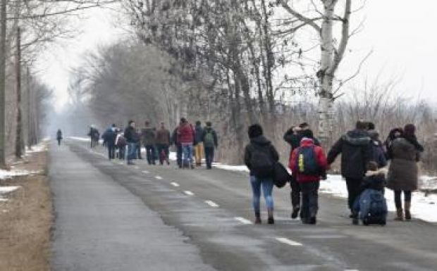 Elapadni tűnik a menekültek áradata