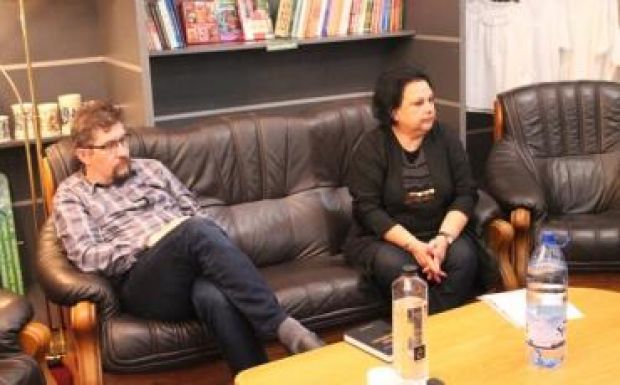 Megkezdődött a könyvmaraton: sok sivárság van a humor mélyén