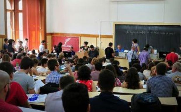 Magyar egyetemi oktatókat is menesztettek a doktori cím hiánya miatt