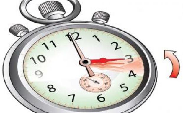 Egy órával hosszabb lesz a szombat éjszaka