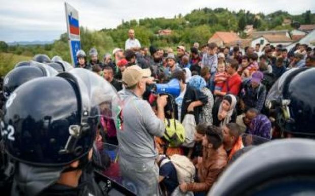 Szlovénia is kerítést építene a határra