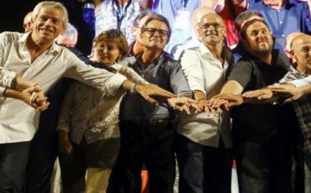Megkezdik Katalónia függetlenedésének folyamatát, Madrid provokációról beszél